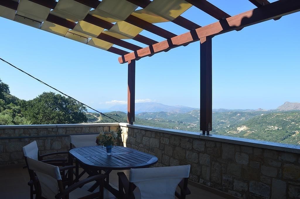 kamenny-dum-s-vyhledem-na-more-kreta-recko