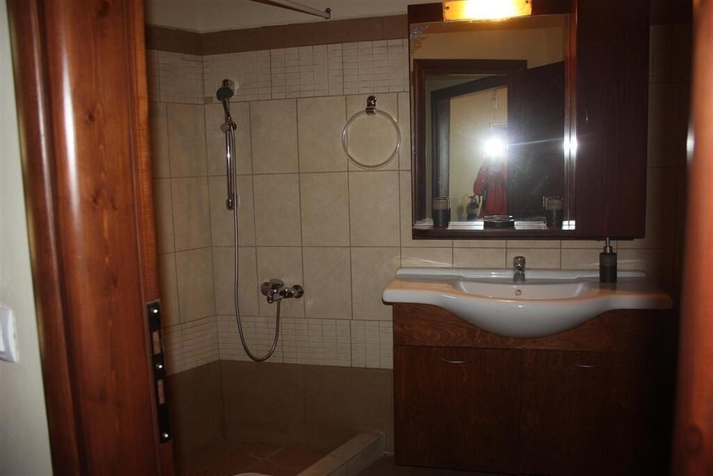 kamenny-dum-s-vyhledem-na-more-kreta-recko