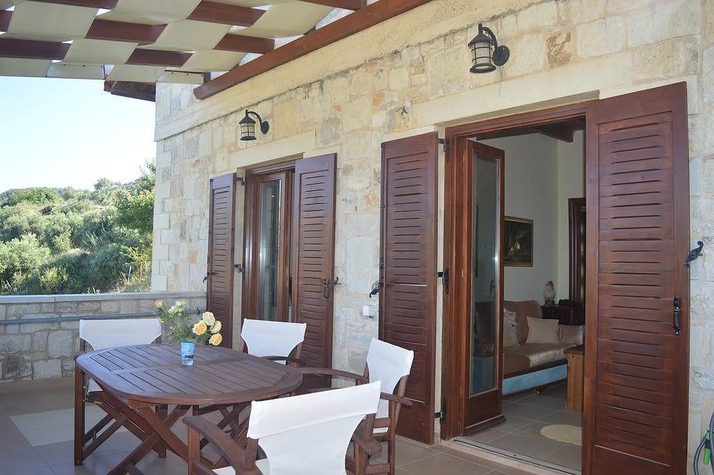 kamenny-dum-s-vyhledem-na-more-kreta-recko