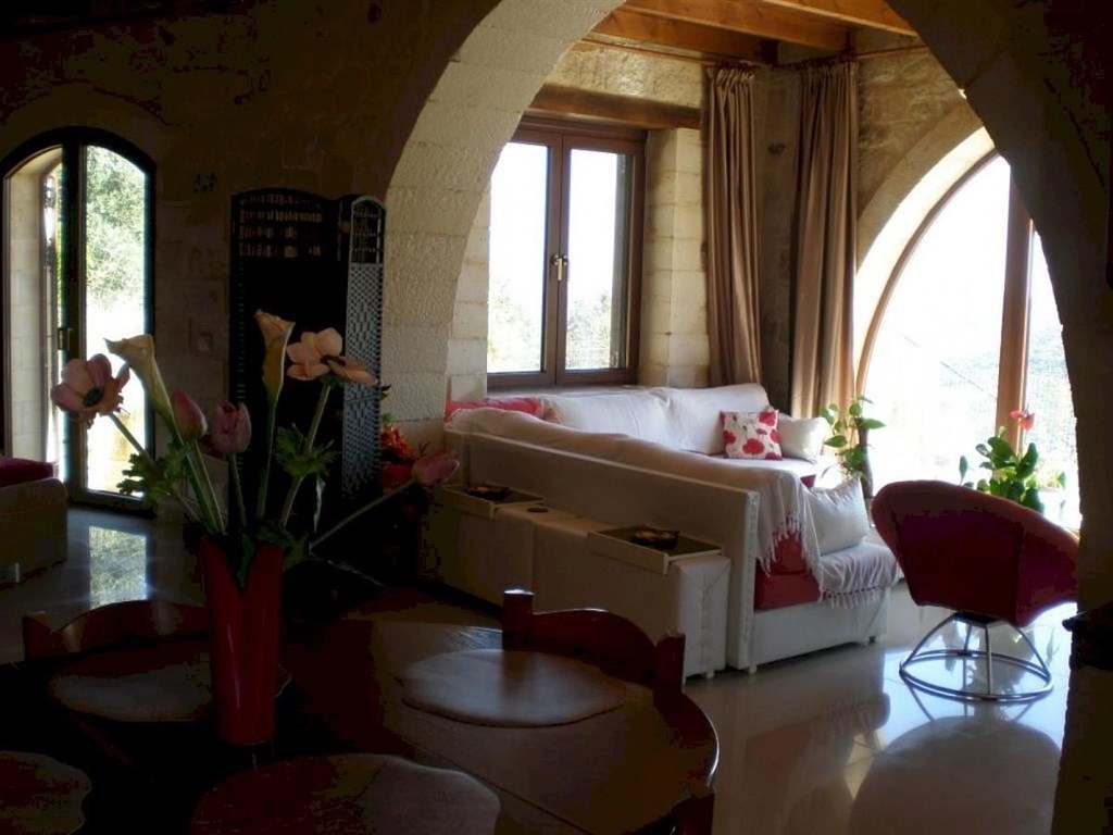 kamenny-dum-s-vyhledem-na-more-kreta-recko