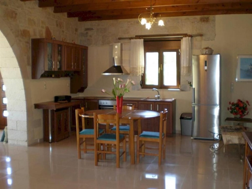 kamenny-dum-s-vyhledem-na-more-kreta-recko