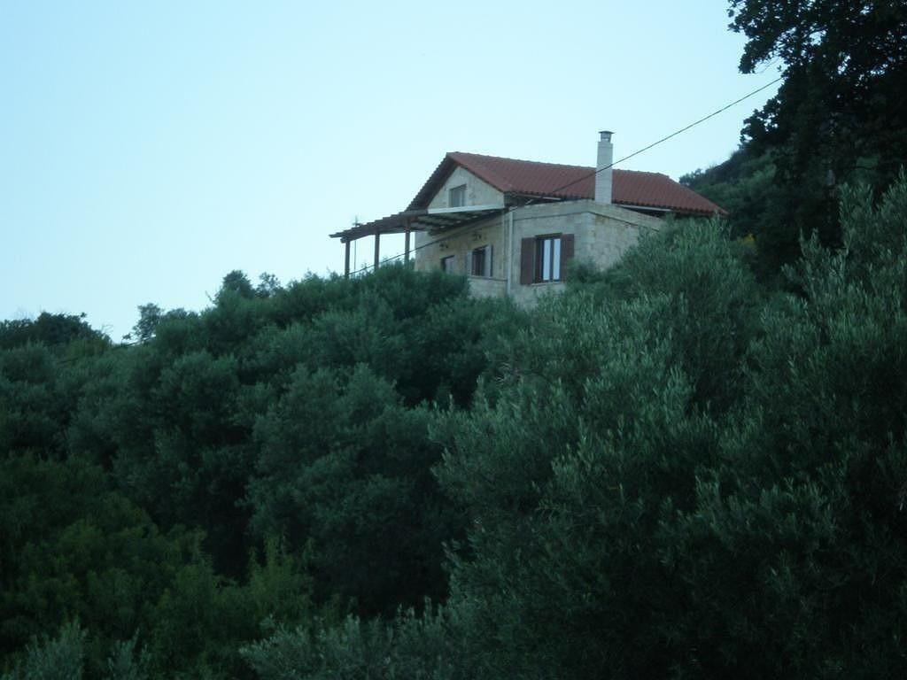 kamenny-dum-s-vyhledem-na-more-kreta-recko