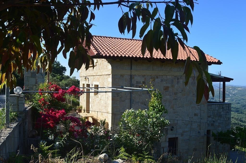 kamenny-dum-s-vyhledem-na-more-kreta-recko