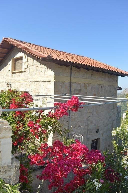 kamenny-dum-s-vyhledem-na-more-kreta-recko