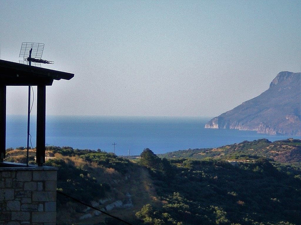 kamenny-dum-s-vyhledem-na-more-kreta-recko