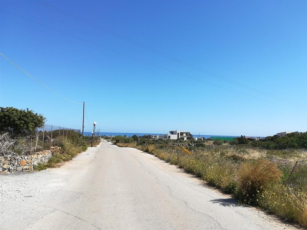 pozemek-s-vyhledem-na-hory-a-more-kreta-recko