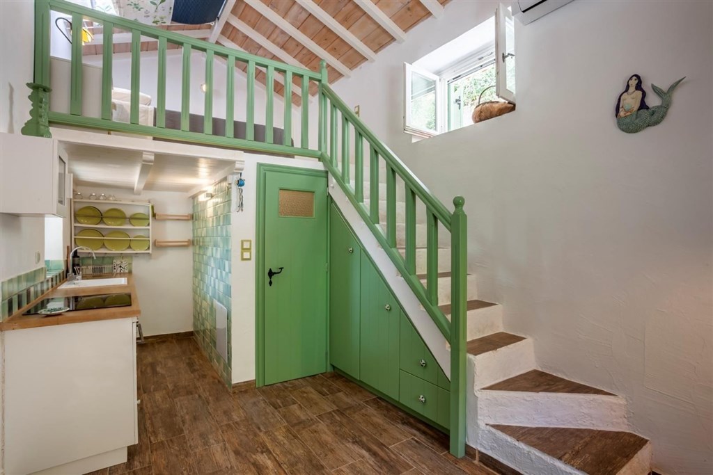 na-prodej-komplex-vila-a-studio-s-vyhledem-na-more-skopelos-recko