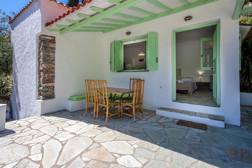 na-prodej-komplex-vila-a-studio-s-vyhledem-na-more-skopelos-recko