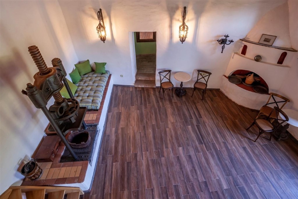 na-prodej-komplex-vila-a-studio-s-vyhledem-na-more-skopelos-recko
