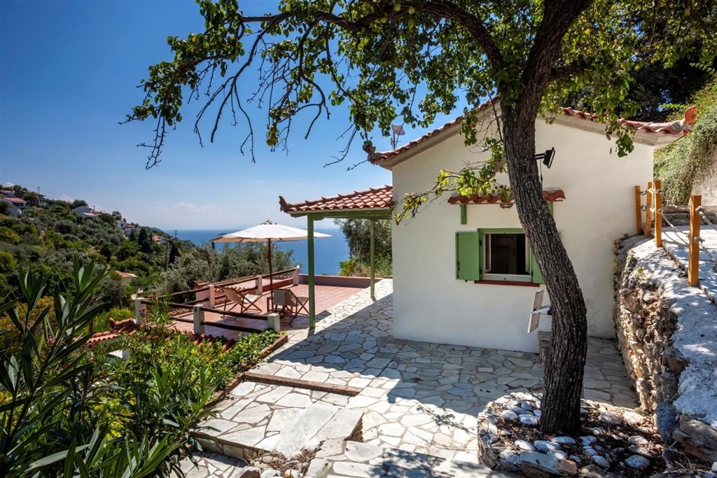 na-prodej-komplex-vila-a-studio-s-vyhledem-na-more-skopelos-recko