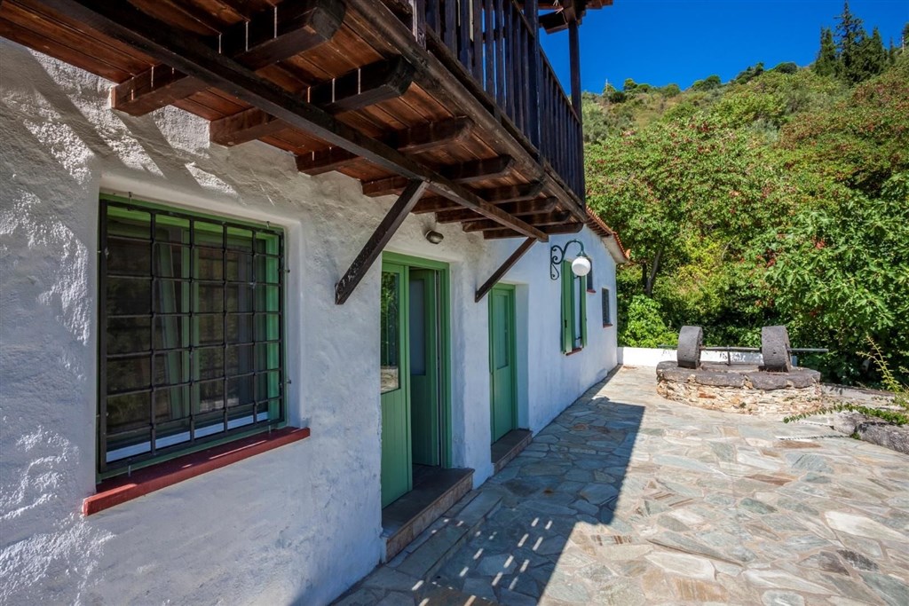 na-prodej-komplex-vila-a-studio-s-vyhledem-na-more-skopelos-recko