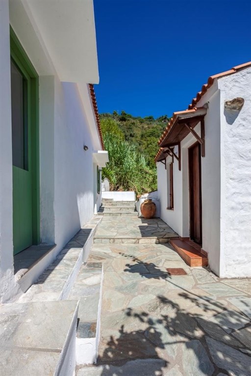 na-prodej-komplex-vila-a-studio-s-vyhledem-na-more-skopelos-recko