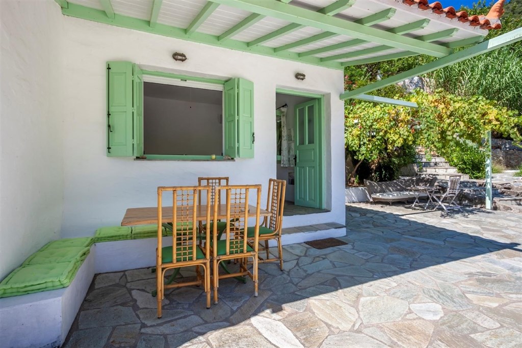 na-prodej-komplex-vila-a-studio-s-vyhledem-na-more-skopelos-recko