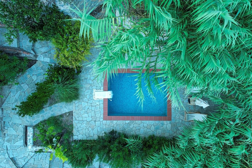 na-prodej-komplex-vila-a-studio-s-vyhledem-na-more-skopelos-recko