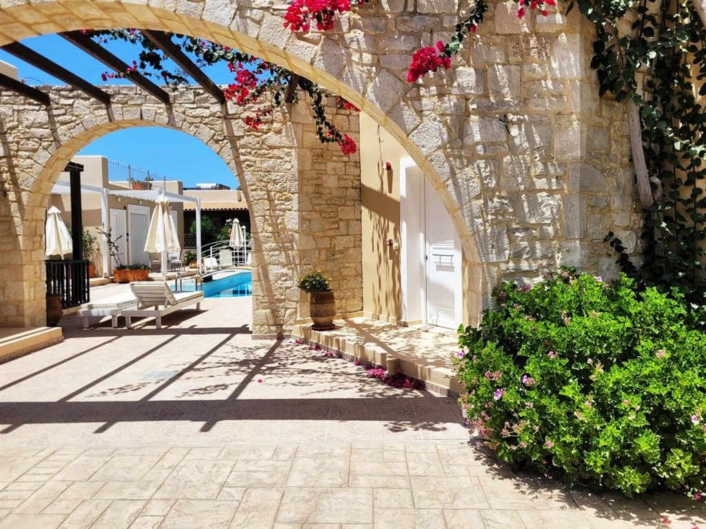 na-prodej-dvoupodlazni-apartman-blizko-more-kreta-recko