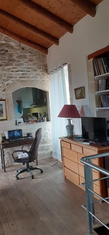 kamenny-dum-s-bazenem-a-nadhernym-vyhledem-do-okoli-kreta-recko