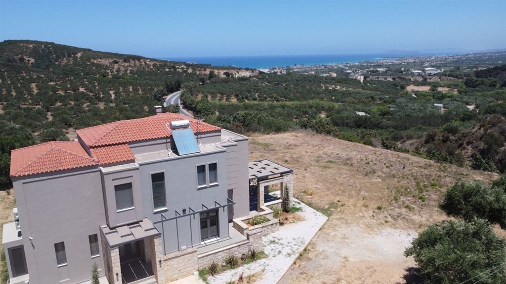 na-prodej-moderni-vila-s-bazenem-a-vyhledem-na-more-kreta-recko
