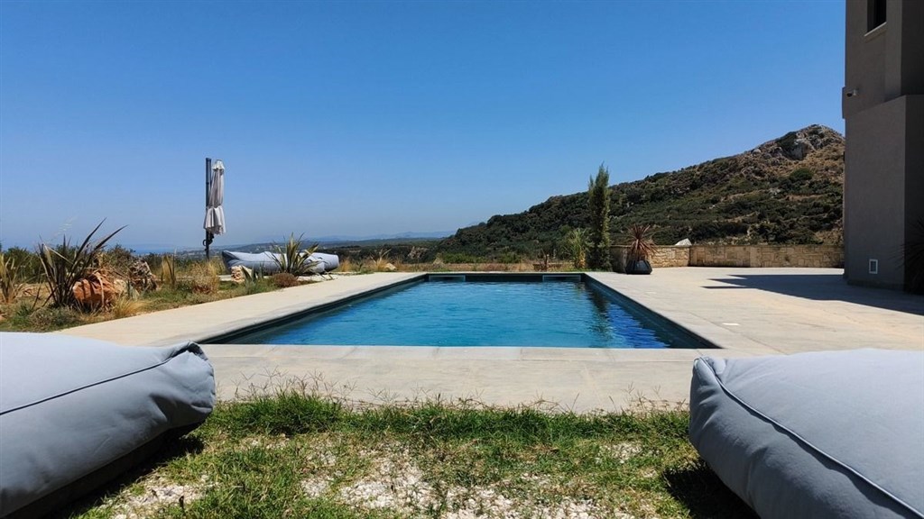 na-prodej-moderni-vila-s-bazenem-a-vyhledem-na-more-kreta-recko