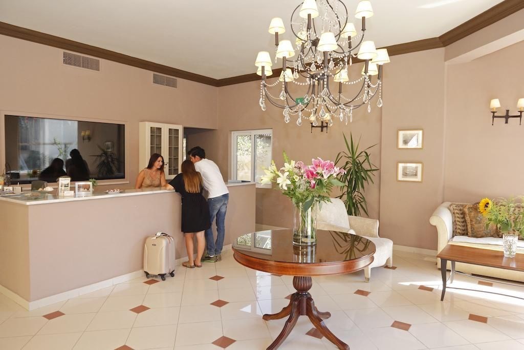 hotel-s-bazenem-pobliz-more-a-jen-100-m-od-plaze-kreta-recko