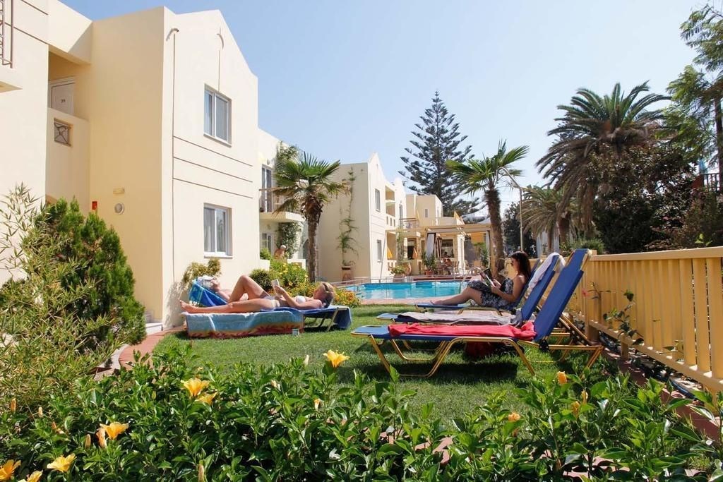 hotel-s-bazenem-pobliz-more-a-jen-100-m-od-plaze-kreta-recko