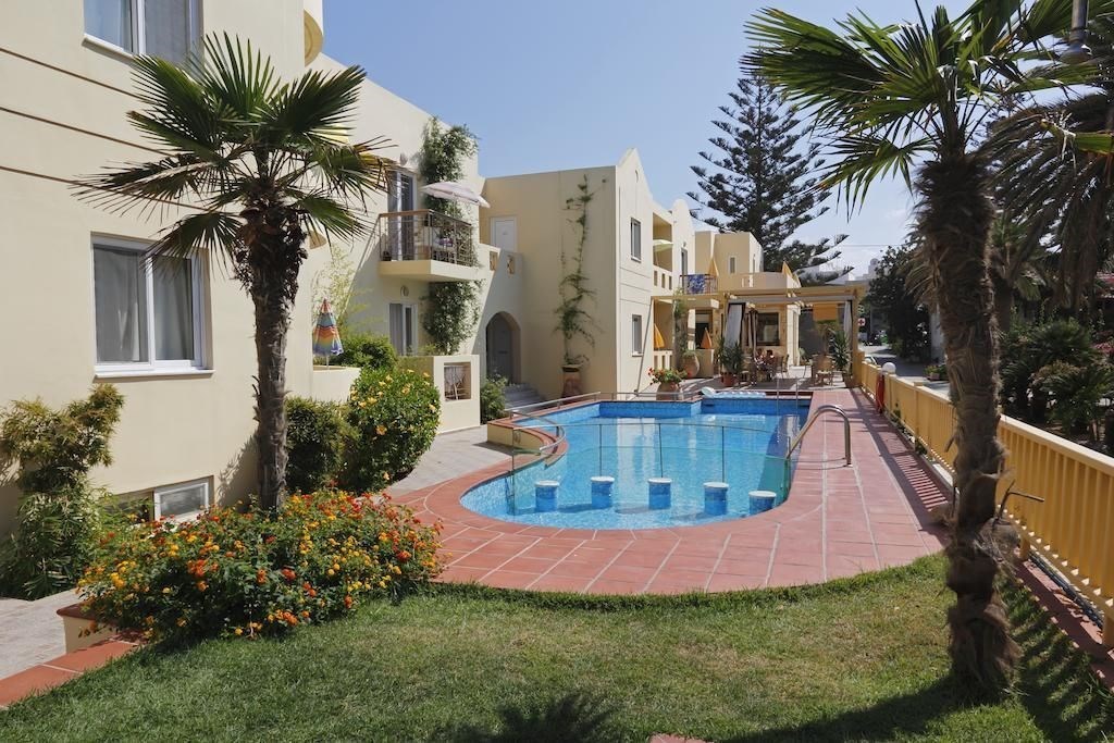 hotel-s-bazenem-pobliz-more-a-jen-100-m-od-plaze-kreta-recko
