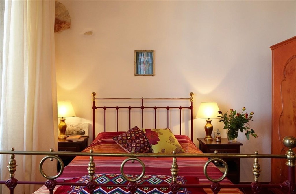 luxusni-renovovane-kamenne-sidlo-s-vyhledy-na-more-kreta-recko