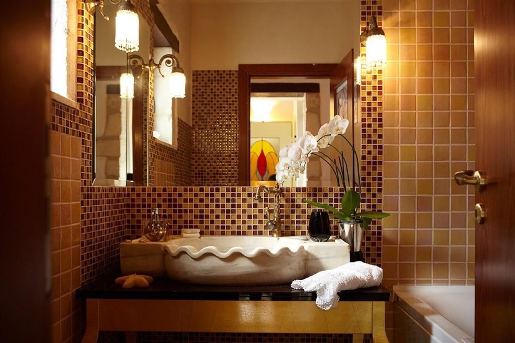 luxusni-renovovane-kamenne-sidlo-s-vyhledy-na-more-kreta-recko