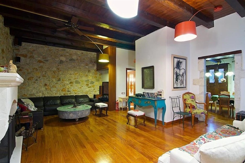 luxusni-renovovane-kamenne-sidlo-s-vyhledy-na-more-kreta-recko