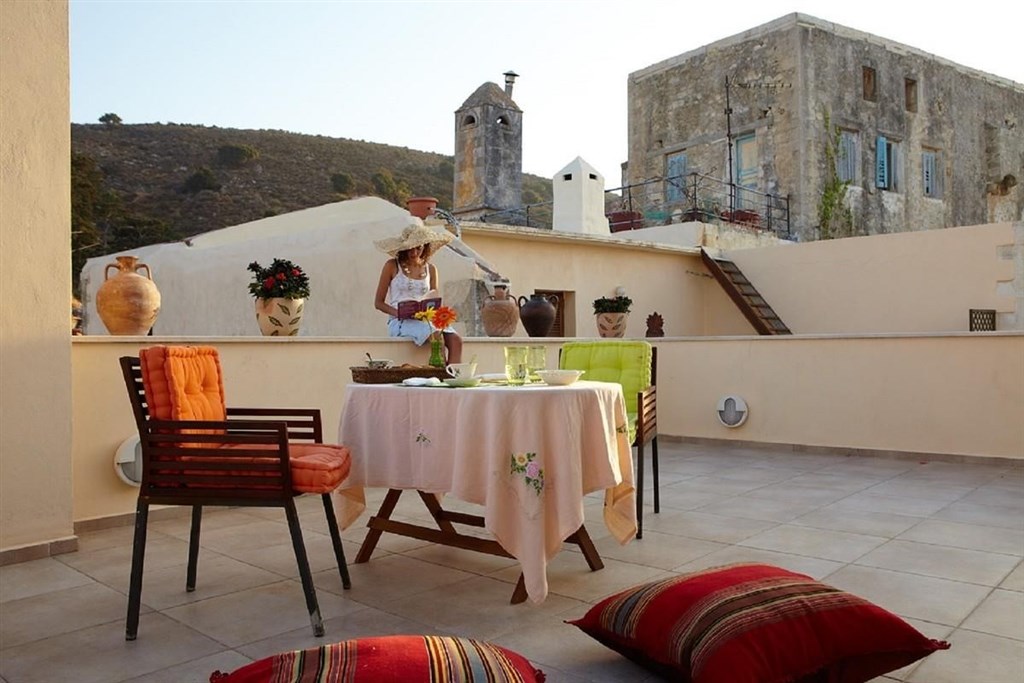 luxusni-renovovane-kamenne-sidlo-s-vyhledy-na-more-kreta-recko