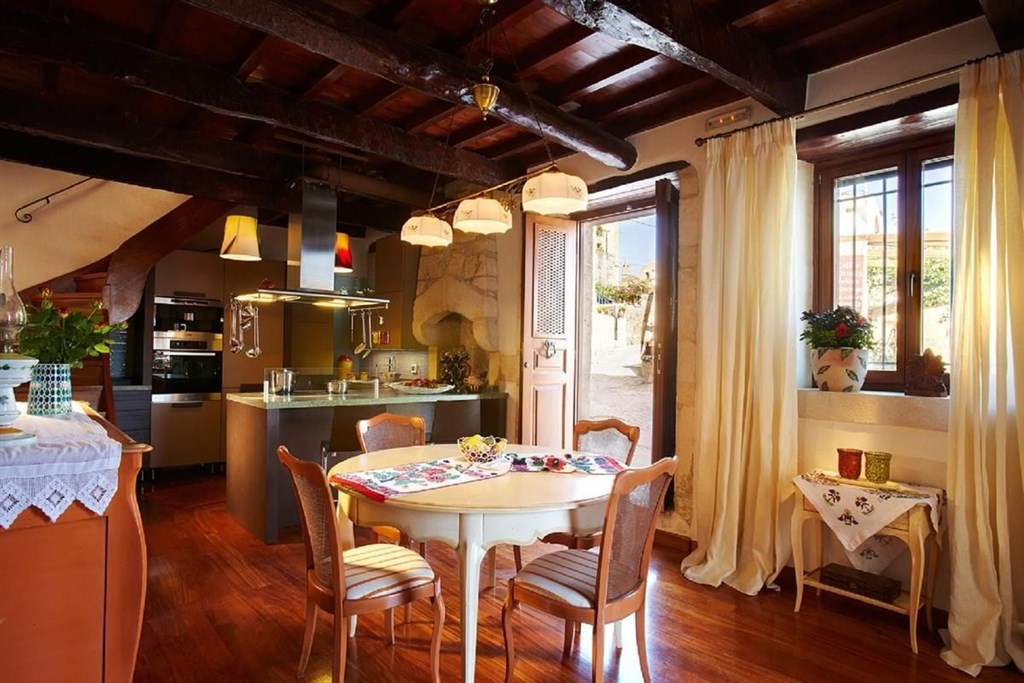 luxusni-renovovane-kamenne-sidlo-s-vyhledy-na-more-kreta-recko