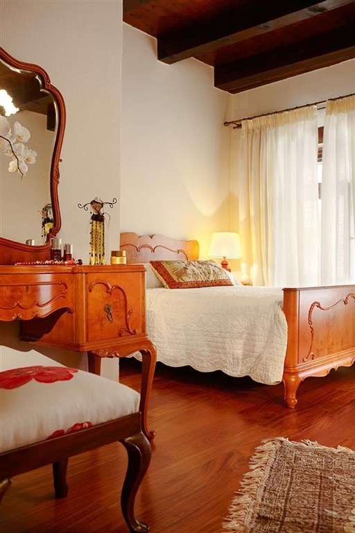 luxusni-renovovane-kamenne-sidlo-s-vyhledy-na-more-kreta-recko