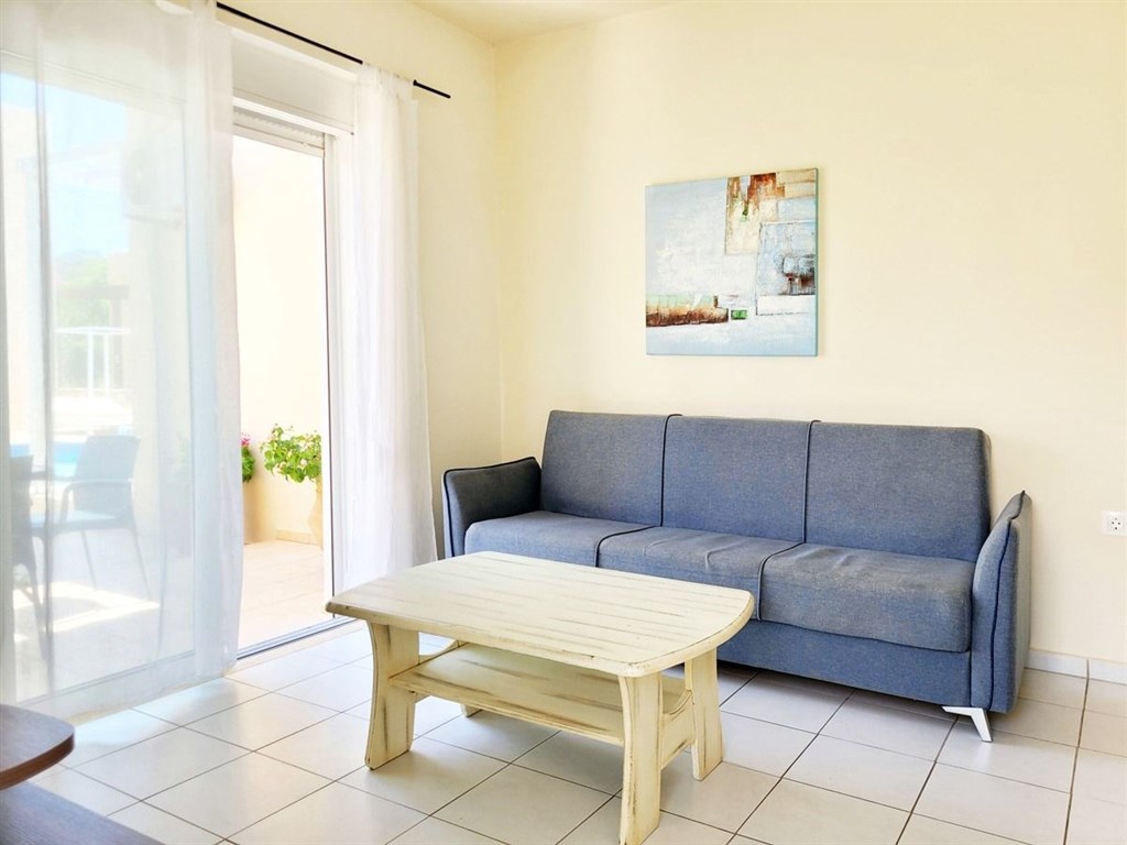 na-prodej-atraktivni-apartman-blizko-more-a-plaze-kreta-recko