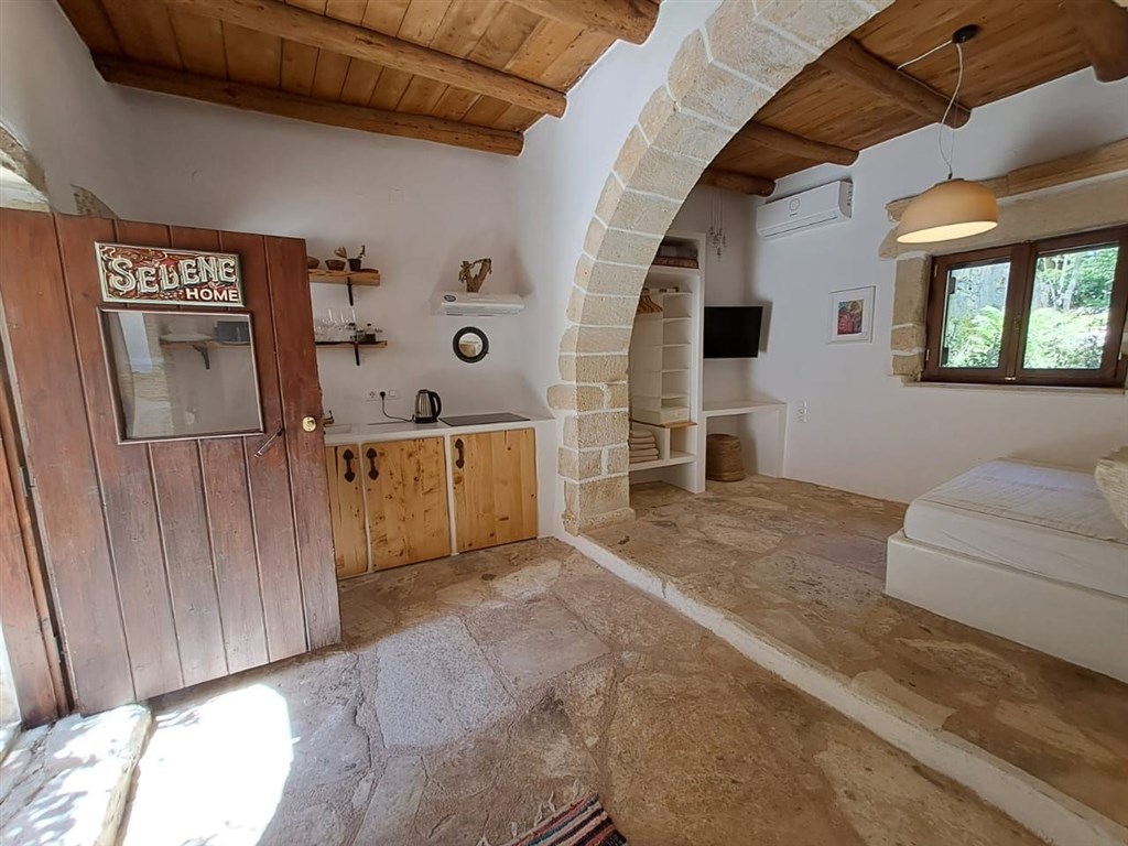 na-prodej-tri-tradicni-kamenne-vily-s-vyhledy-na-hory-kreta-recko