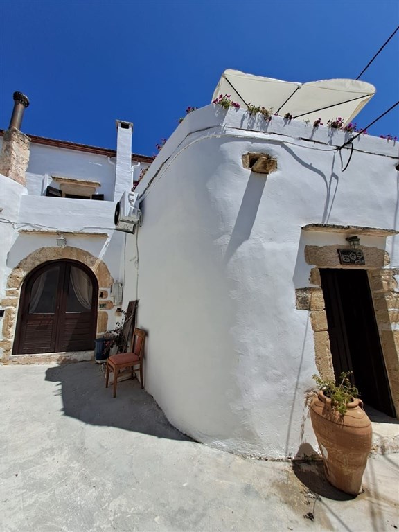 na-prodej-tri-tradicni-kamenne-vily-s-vyhledy-na-hory-kreta-recko