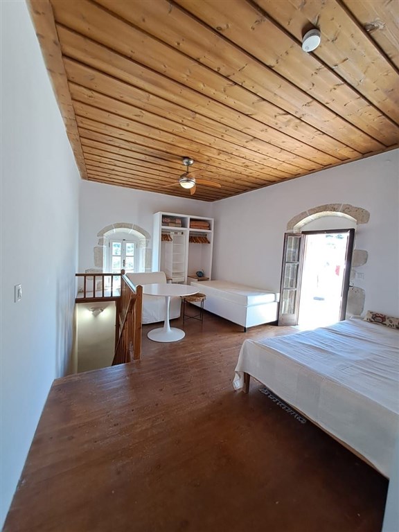 na-prodej-tri-tradicni-kamenne-vily-s-vyhledy-na-hory-kreta-recko