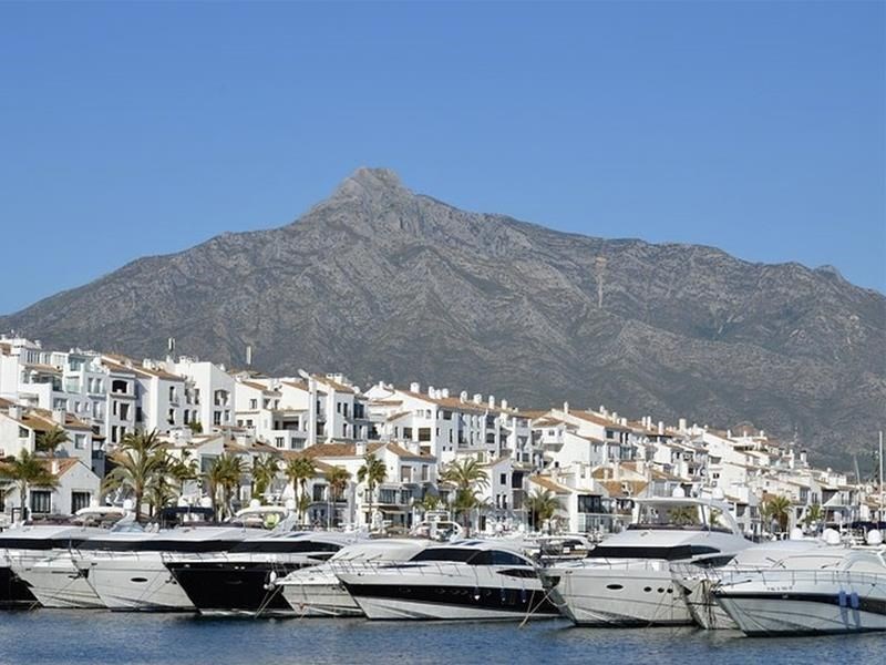 na-prodej-novy-apartman-s-predzahradkou-fuengirola-spanelsko