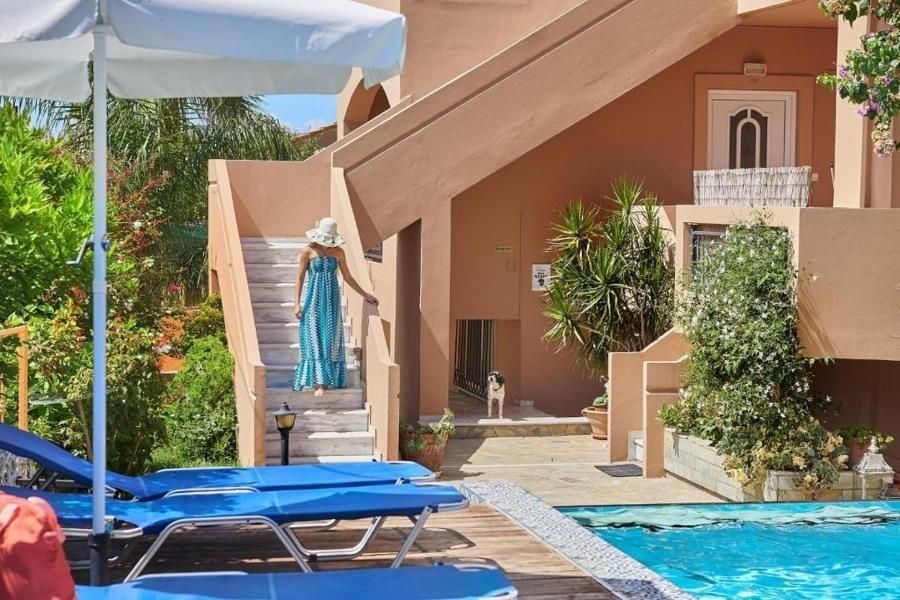 na-prodej-krasny-hotel-jen-100-m-od-plaze-kreta-recko