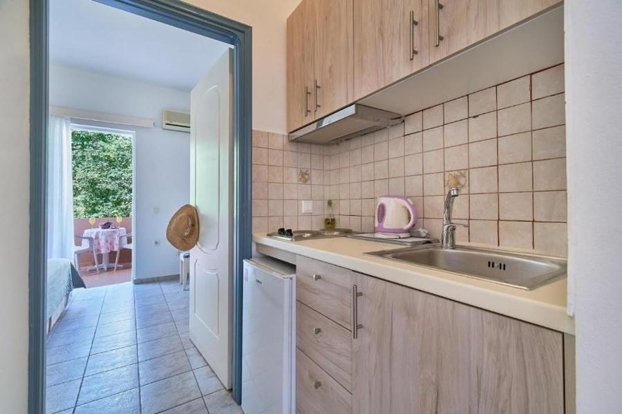 na-prodej-krasny-hotel-jen-100-m-od-plaze-kreta-recko