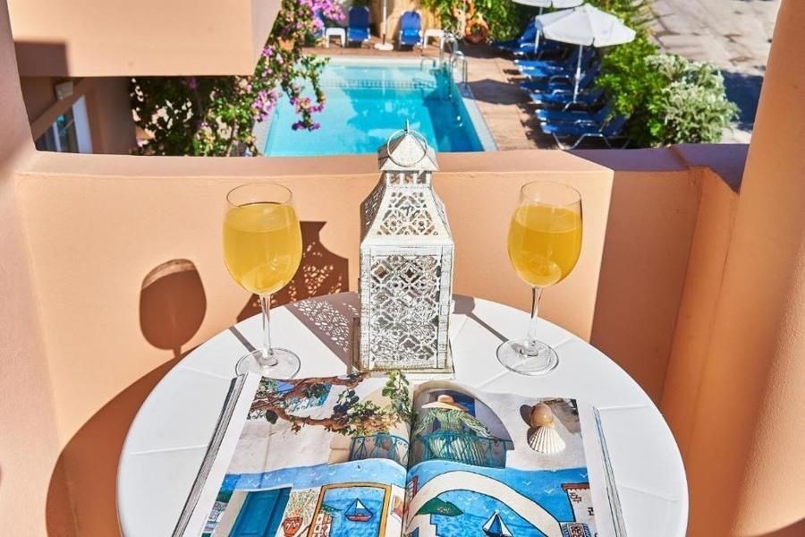 na-prodej-krasny-hotel-jen-100-m-od-plaze-kreta-recko