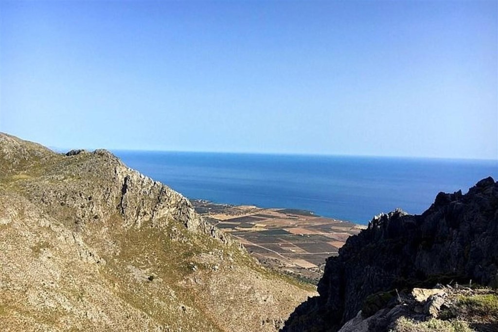 na-prodej-krasny-hotel-jen-100-m-od-plaze-kreta-recko