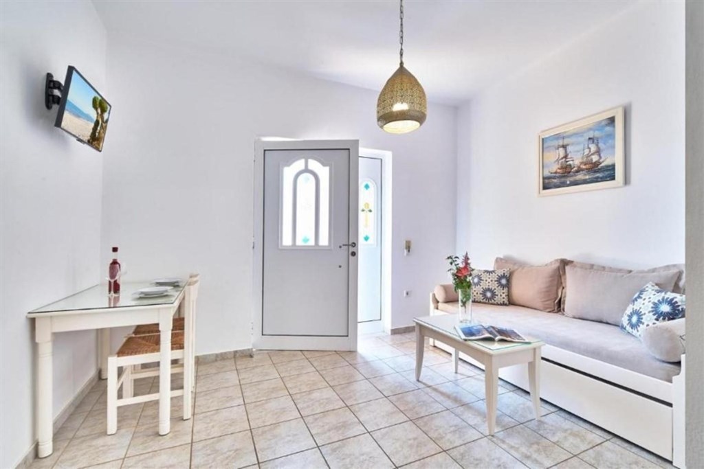 na-prodej-krasny-hotel-jen-100-m-od-plaze-kreta-recko