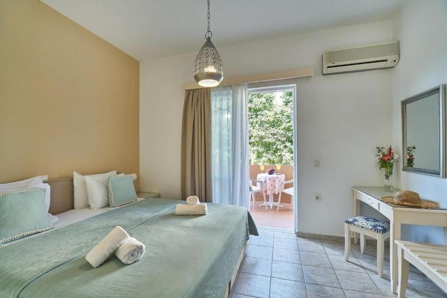 na-prodej-krasny-hotel-jen-100-m-od-plaze-kreta-recko