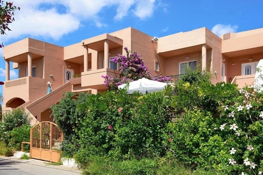 na-prodej-krasny-hotel-jen-100-m-od-plaze-kreta-recko