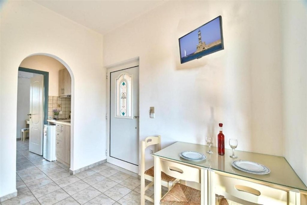 na-prodej-krasny-hotel-jen-100-m-od-plaze-kreta-recko