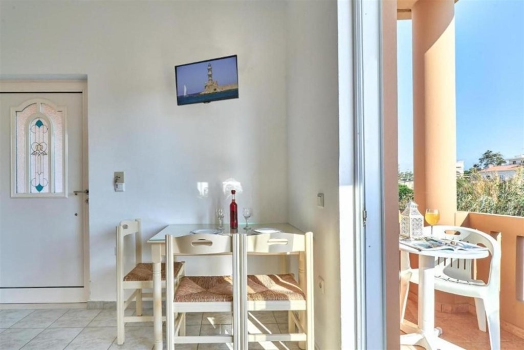 na-prodej-krasny-hotel-jen-100-m-od-plaze-kreta-recko