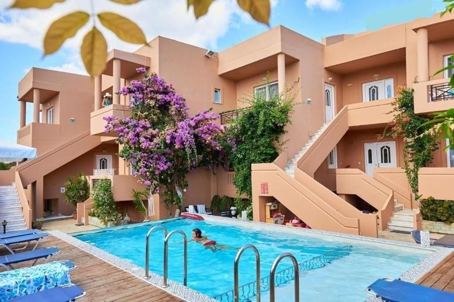na-prodej-krasny-hotel-jen-100-m-od-plaze-kreta-recko