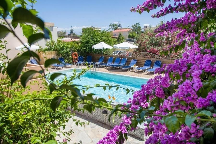 na-prodej-krasny-hotel-jen-100-m-od-plaze-kreta-recko
