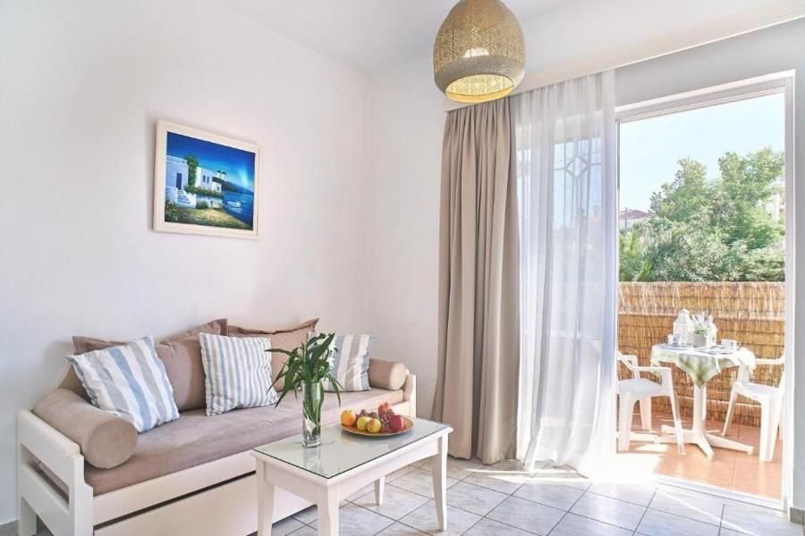 na-prodej-krasny-hotel-jen-100-m-od-plaze-kreta-recko