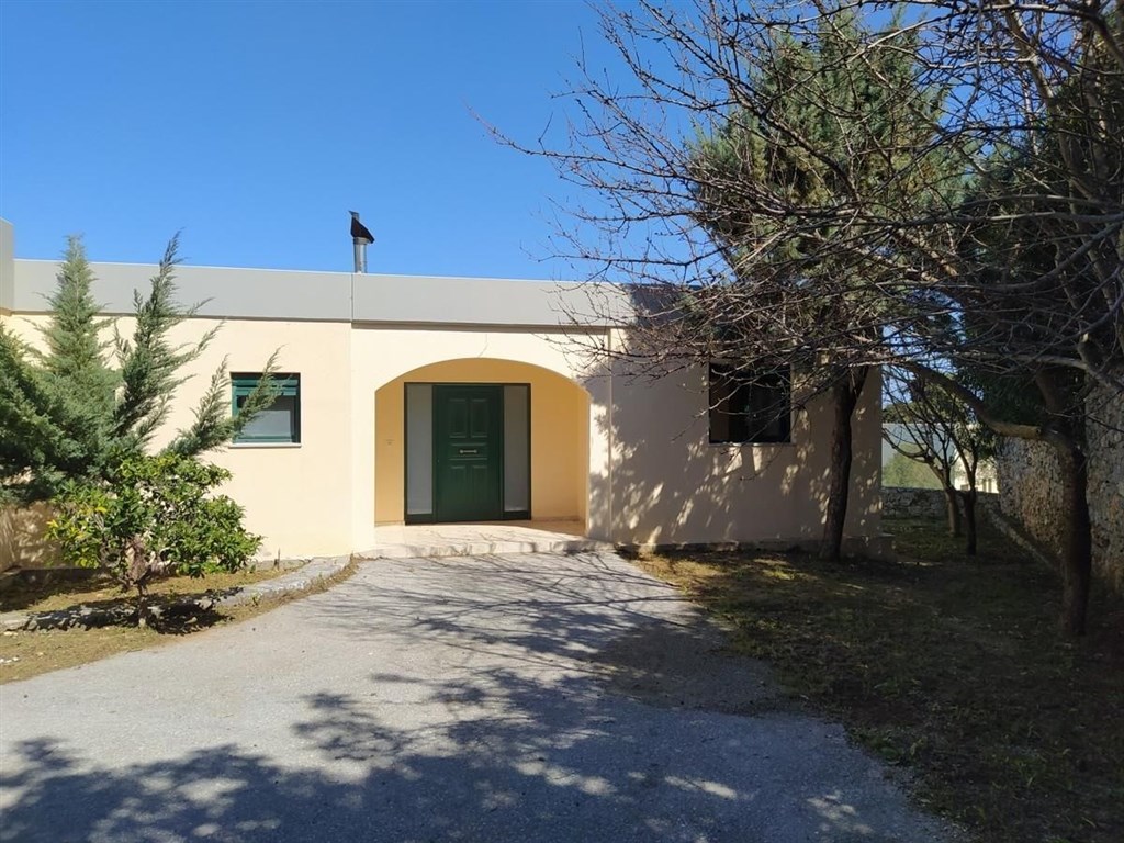 na-prodej-dum-se-zahradou-a-vyhledem-na-more-kreta-recko