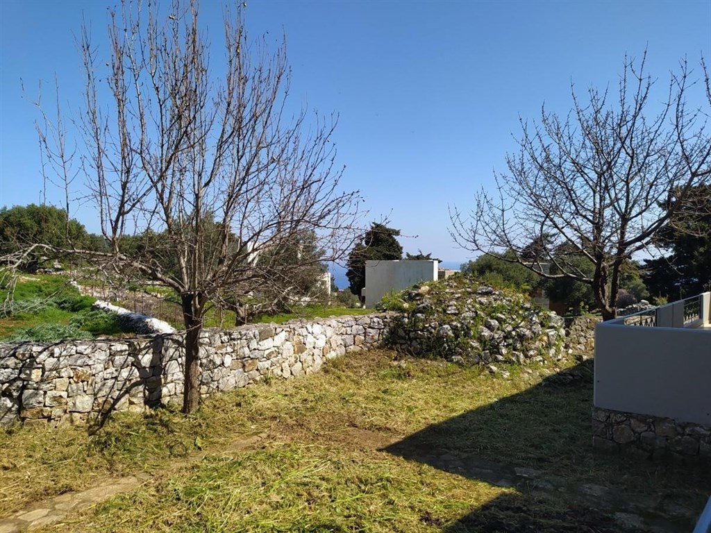 na-prodej-dum-se-zahradou-a-vyhledem-na-more-kreta-recko